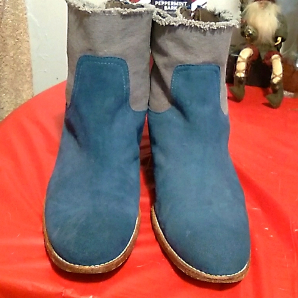 Zadig & Voltaire Teddy blue suede ankle boots. Size 39 EU,8.5 US.